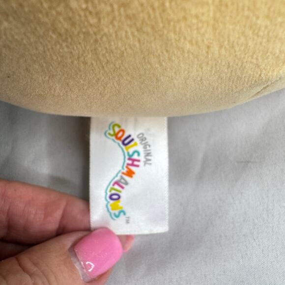 Squishmallows Karina Shrimp Valentine 2023 8” Plush Strawberry Dessert NWOT - Picture 5 of 7